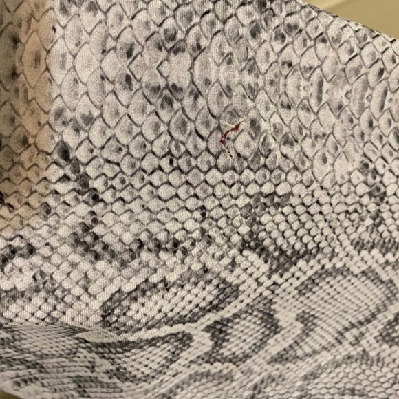 Lorna Jane size Small Snakeskin leggings - Picture 4 of 6